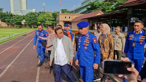 Pramono dan Kakorpolairud Pantau Banjir Jakarta