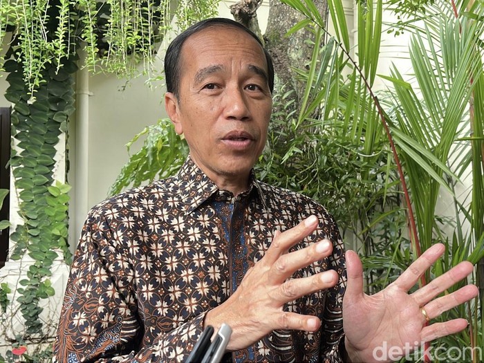 Presiden ke-7, Joko Widodo (Jokowi) ditemui di Sumber, Banjarsari, Kamis (6/3/2025).