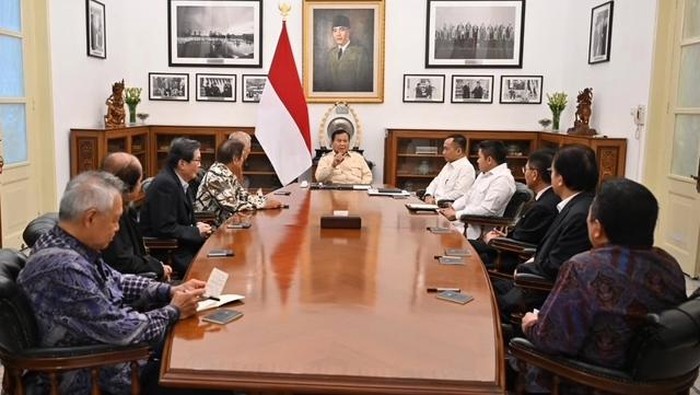 Presiden Prabowo Subianto menerima delapan pengusaha ternama Indonesia di Istana Kepresidenan, Jakarta