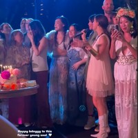 Tepat pada 4 Maret lalu Raline Shah resmi berusia 40 tahun. Ia memilih merayakannya di Bali bersama para sahabat dan rekan-rekannya. Foto: Instagram/@ralineshah