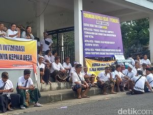 Dinilai Terlalu Campuri Urusan Adat, Perbekel Sudaji Digeruduk Warga