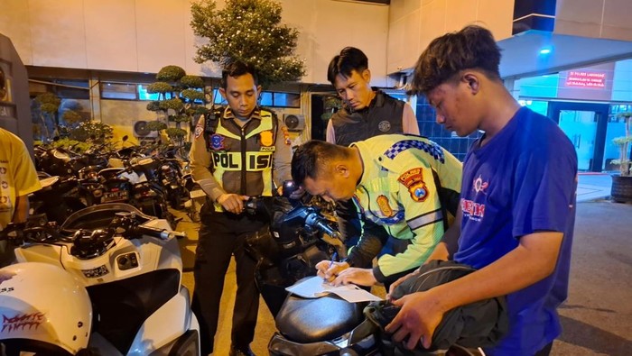 Remaja di Lamongan diamankan saat perang sarung