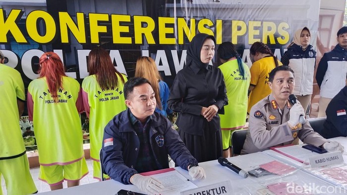 Rilis kasus pornografi berkedok live streaming berbayar.