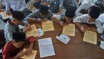Santri Habiskan Waktu Puasa dengan Ngaji Kitab Kuning