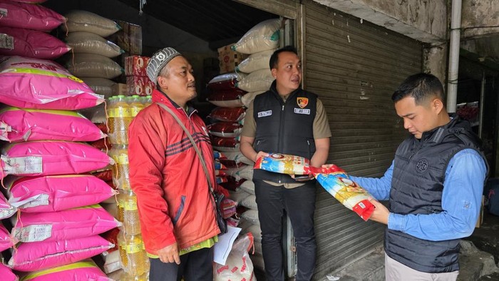 Satgas Pangan Pasuruan sidak pasar untuk memastikan stok dan harga bahan pangan aman hingga Lebaran.