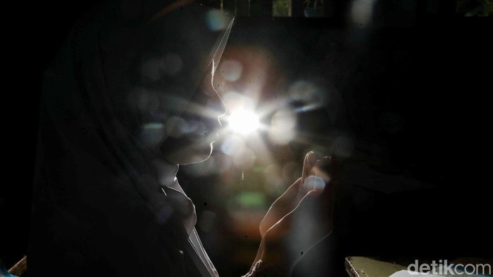 Semangat Siswa SDN 13 Semper Barat Ikuti Pesantren Ramadan SDN 13 Semper Barat, Cilincing, Jakarta Utara, gelar kegiatan pesantren kilat selama Ramadan. Kegiatan ini disambut ceria para siswa.