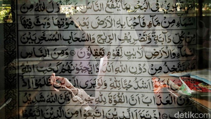 SDN 13 Semper Barat, Cilincing, Jakarta Utara, gelar kegiatan pesantren kilat selama Ramadan. Kegiatan ini disambut ceria para siswa.