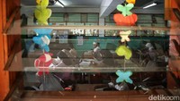 Para siswa mengikuti kegiatan selama Ramadan dengan memakai busana muslim-muslimah.  