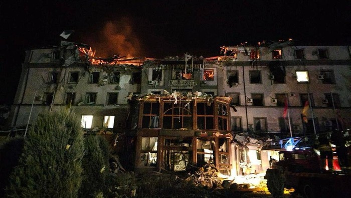 Emergency personnel work in a destroyed building following a Russian missile strike, amid Russias attack on Ukraine, in Kryvyi Rih, Ukraine March 5, 2025. Press service of the State Emergency Service of Ukraine in Dnipropetrovsk region/Handout via REUTERS ATTENTION EDITORS - THIS IMAGE HAS BEEN SUPPLIED BY A THIRD PARTY. WATERMARK FROM SOURCE.      TPX IMAGES OF THE DAY