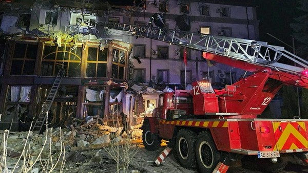 Serangan Rudal Rusia Hantam Hotel di Kryvyi Rih Ukraina