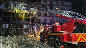 Serangan Rudal Rusia Hantam Hotel di Kryvyi Rih Ukraina