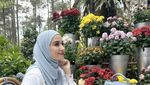 Momen Shireen Sungkar Makan di Warung Tenda hingga Masak di Rumah
