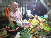 Di Warung Nasi Timbel Gang Ita Ada Usus Goreng hingga Kroket Enak Buat Sahur