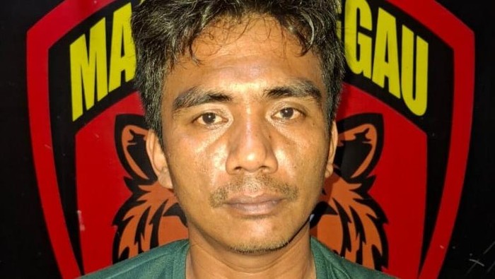 Tampang tersangka pembacokan di Lubuklinggau beserta barang bukti sajam jenis parang