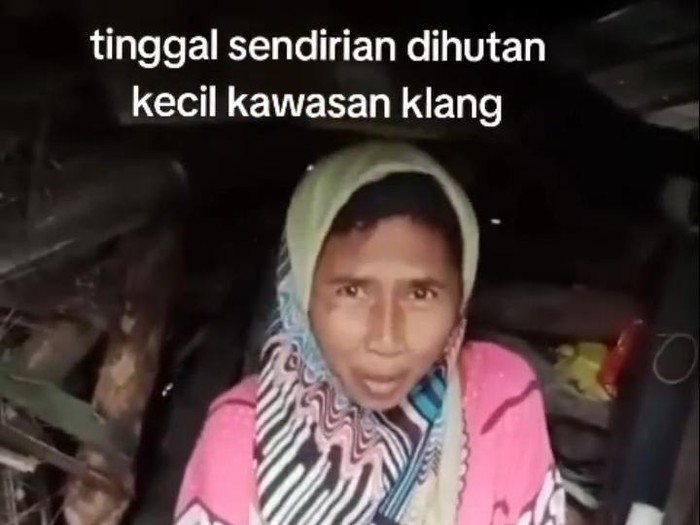 Tangkapan layar video viral wanita asal Batang, Jateng, tinggal sendirian di hutan wilayah Malaysia. Diunggah Kamis (6/3/2025).