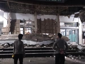 Teras Masjid di Sumenep Ambruk Jelang Salat Tarawih