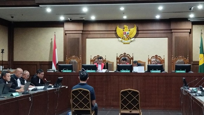 Tom Lembong Jalani Sidang Dakwaan
