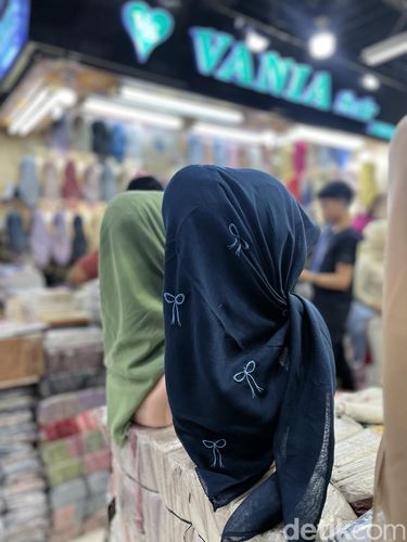 Tren koleksi hijab untuk Lebaran di Thamrin City