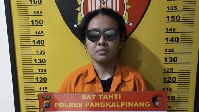 Trie Lius Putri (26), mahasiswa yang jadi tersangka dugaan pencemaran nama baik.