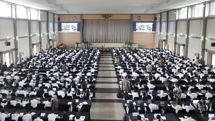 Ujian seleksi masuk SMA Taruna Kemala Bhayangkara di Auditorium 2 Kampus 3 UIN Walisongo, Semarang, Jateng.