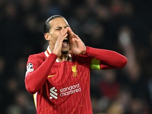 Diskusi Virgil van Dijk dengan Pejabat PSG Disorot