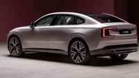 Geser ke bagian belakang, desainnya terinspirasi dari model EX90 dengan  penyematan lampu rem berbentuk C, disertai dengan bilah lampu tambahan di sisi jendela belakang. Door handle model pop up menjadi kewajiban di era mobil listrik modern. Secara keseluruhan, desain aerodinamis di mobil ini berkontribusi pada koefisien hambatan 0,25. Dengan sebutan 90, ES90 merupakan kendaraan besar, berukuran panjang 5.000 mm, lebar 1.942 mm, dan dengan jarak sumbu roda 3.102 mm. Foto: Dok. Volvo