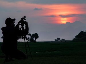 Memburu Matahari Terbenam di Padang Sabana Pandanwangi