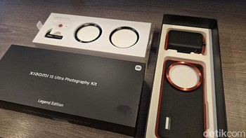 Inilah box Xiaomi 15 Ultra Photography Kit Legend Edition yang bisa membuat Xiaomi 15 Ultra jadi kamera saku. Foto: Fitraya Ramadhanny/detikINET