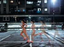 Lari Malam Aman Nggak? Ini Tips Penting biar Tetap Sehat & Nggak Bahaya