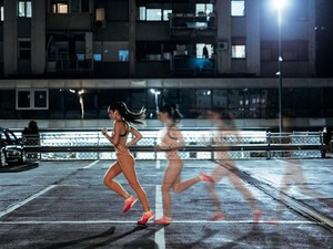 Lari Malam Aman Nggak? Ini Tips Penting biar Tetap Sehat & Nggak Bahaya