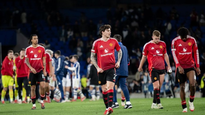 SAN SEBASTIAN, SPAIN - MARCH 6:  Victor Lindelof of Manchester United reacts at the end of the UEFA Europa League 2024/25 Round of 16 First Leg match between Real Sociedad de Futbol and Manchester United at Reale Arena on March 6, 2025 in San Sebastian, Spain. (Photo by Ash Donelon/Manchester United via Getty Images)