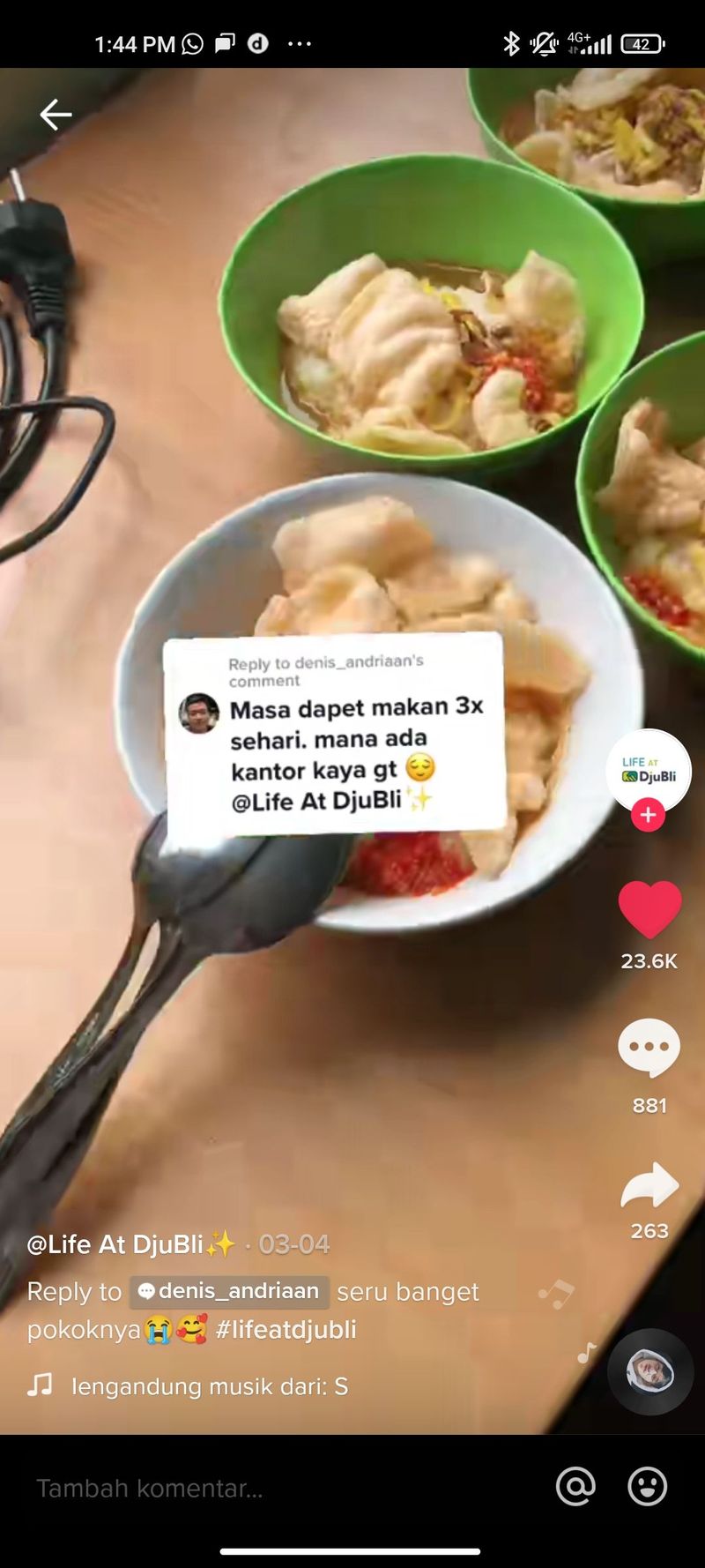 5 Karyawan Ini Pamer Makanan Gratis di Kantor, Bikin Iri!