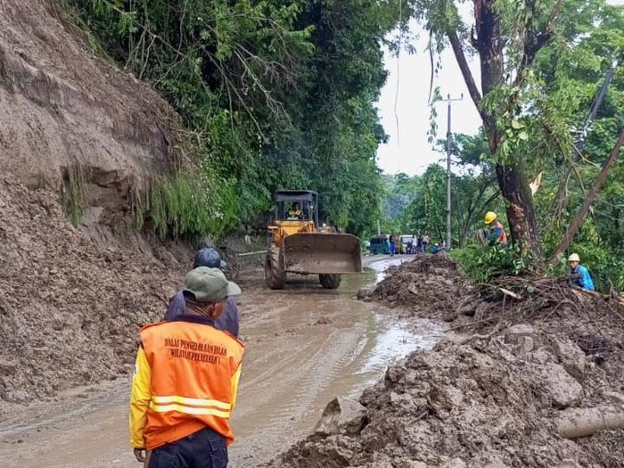 Akses jalan Cianjur-Sindangbarang kembali terbuka