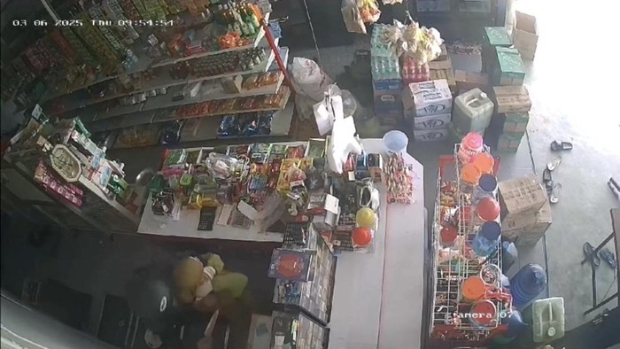 Aksi perampokan di toko kelontong Pangkalpinang terekam CCTV