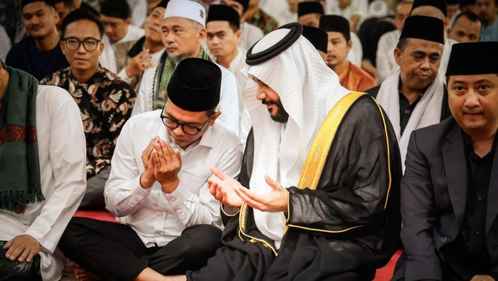 Andra Soni didoakan Syekh Abdurrahman Al Ausy agar berhasil memimpin Banten 5 tahun ke depan.