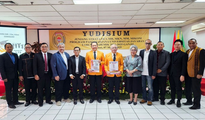 Anggota Komisi III DPR RI sekaligus Wakil Ketua Umum Partai Golkar Bambang Soesatyo raih Predikat Mahasiswa Berprestasi dalam Kancah Politik Nasional dari Program Pascasarjana Universitas Jayabaya bersama mantan Wakil Gubernur DKI Jakarta Mayor Jenderal TNI (Purn) Prijanto.