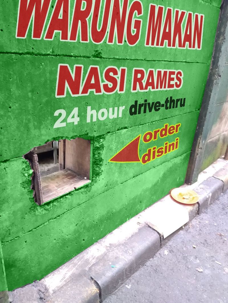 Anti Mainstream! 5 Warung Kaki Lima Pakai Konsep Unik Bikin Penasaran