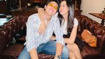Pose Romantis Arbani Yasiz saat Makan Malam dengan Raissa Ramadhani