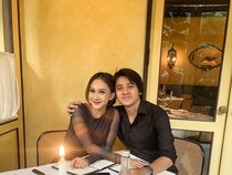 Pose Romantis Arbani Yasiz saat Makan Malam dengan Raissa Ramadhani