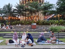 Asiknya Ngabuburit di TMII
