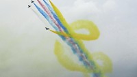 Selama sesi latihan selama 20 menit, formasi tersebut melakukan serangkaian aksi udara.
