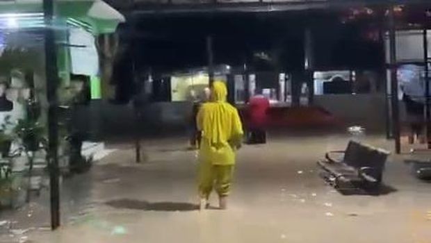 Banjir bandang di Kecamatan Gondang, Bojonegoro.