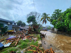 6 Fakta Banjir dan Longsor Sukabumi: Ibu-Anak Tewas, Mobil Terseret