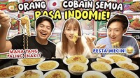 Dalam unggahan YouTube Nihongo Mantappu (5/3/2025), terlihat Jerome Polin menyajikan banyak piring berisi mie instan goreng untuk temannya. Ia memilih aneka rasa agar bisa dinilai oleh teman-temannya. Foto: YouTube Nihongo Mantappu