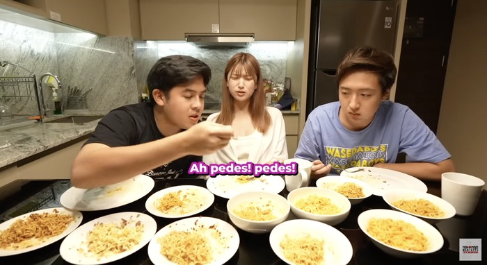 Begini Reaksi Orang Jepang Cicip Aneka Varian Rasa Mie Instan Goreng