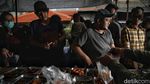 Berburu Takjil Ramadan di Tanjung Priok
