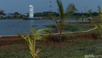 Cikarang kini memiliki ikon baru yang menyerupai patung Merlion di Singapura.