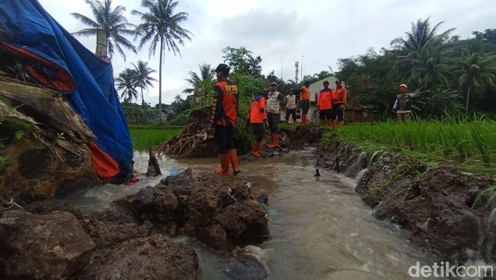 BPBD saat asessment lokasi bencana di Kota Sukabumi
