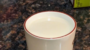 Warna gelasnya sama dengan seduhan air teh. Foto: Brightside