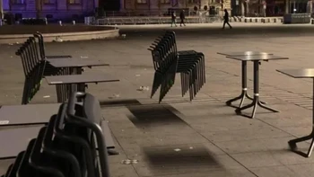 Kursi-kursi ini tampak mengambang. Foto: Brightside